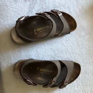Size 6-7 Birkenstock Roma Sandal In Mocha